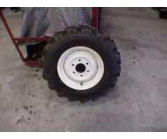 Rear ag tire and rim for 254/284